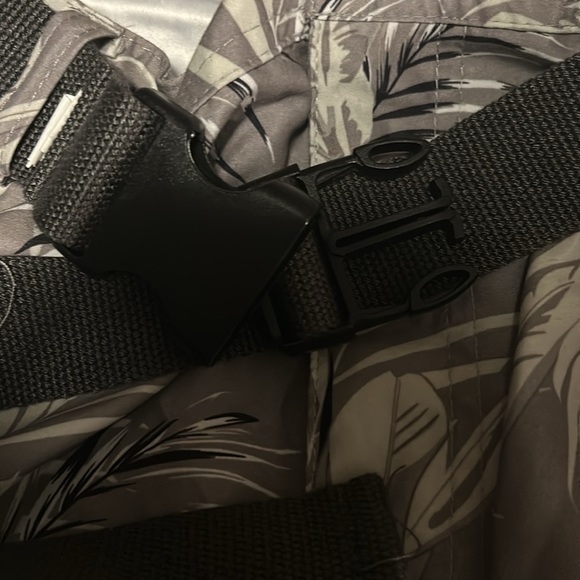 Gray Tropical Print Ecko Unlimited Cargo Shorts - 40 - Picture 4 of 6